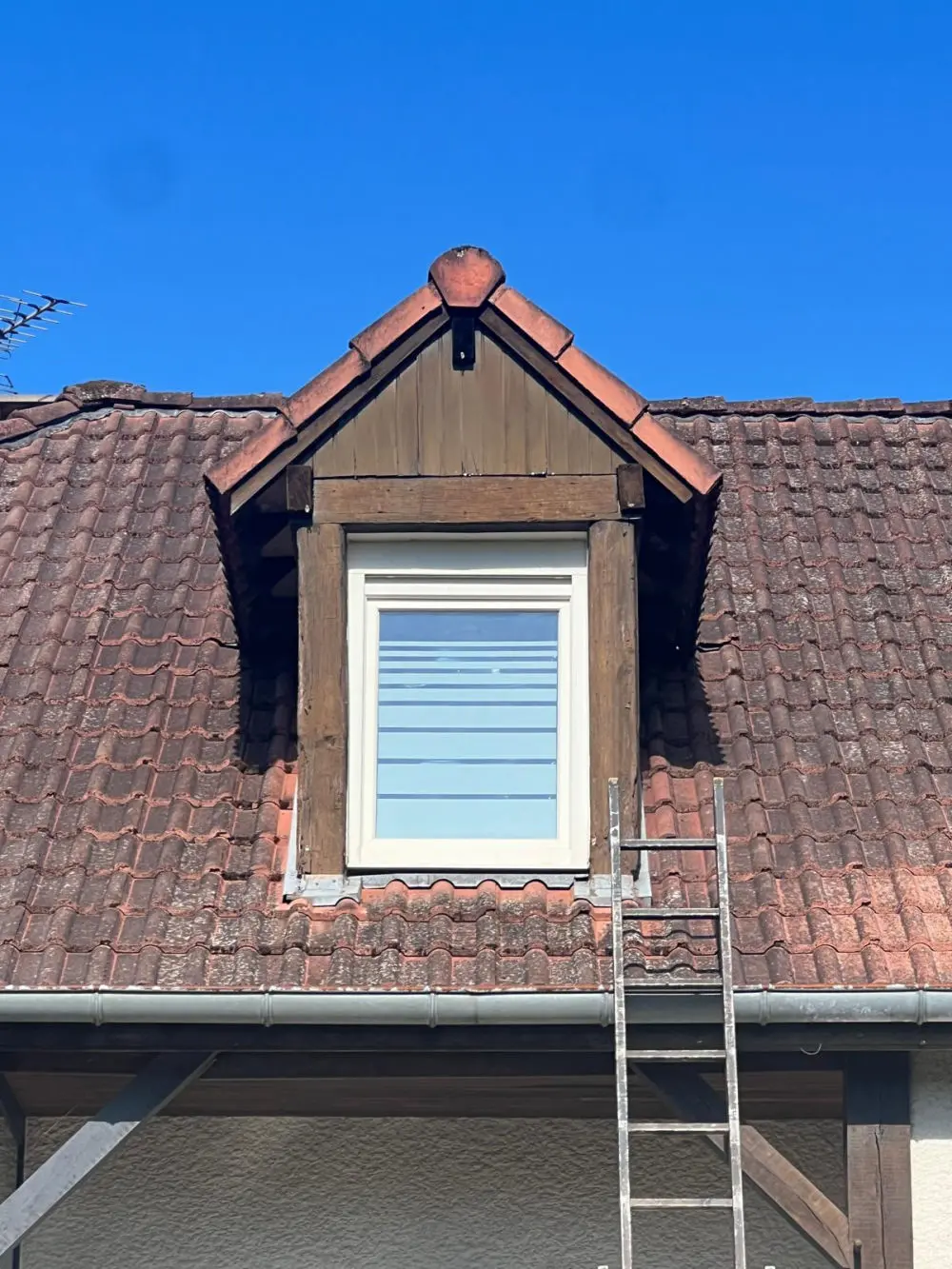 Installation de Velux sur une toiture en ardoise