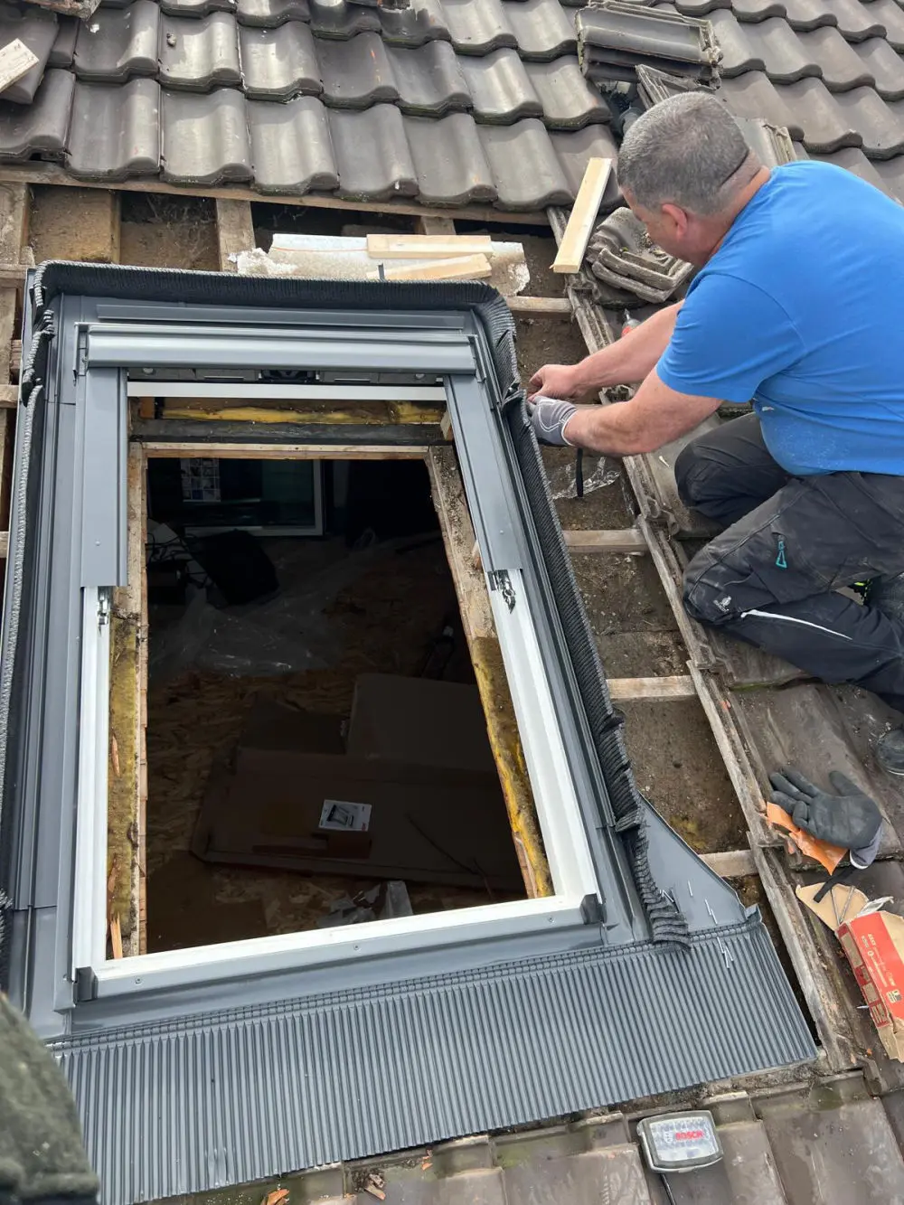 Fenêtre de toit Velux neuve installée en pose en rénovation