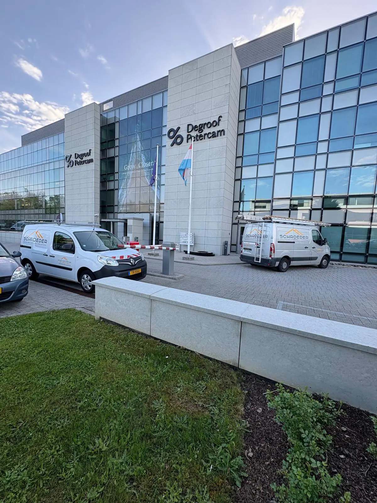 Étanchéité de toiture-terrasse du bâtiment Degroof Petercam à Luxembourg-ville — chantier B2B Schroeder Couverture