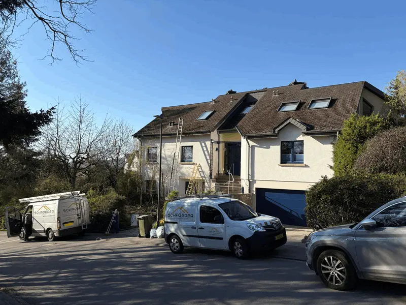 Nettoyage de toiture après démoussage à Esch-sur-Alzette (Luxembourg)